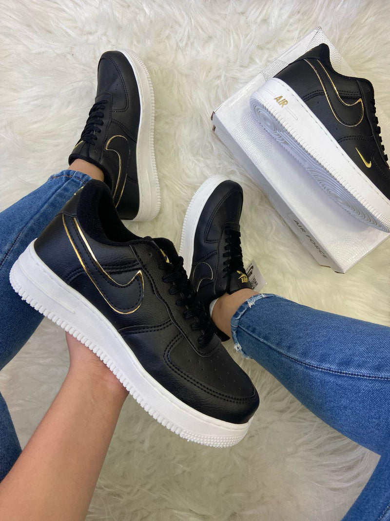 Nike AIR FORCE DOURADO
