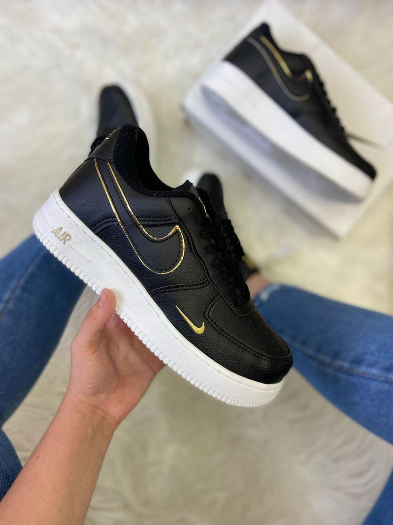 Nike AIR FORCE DOURADO