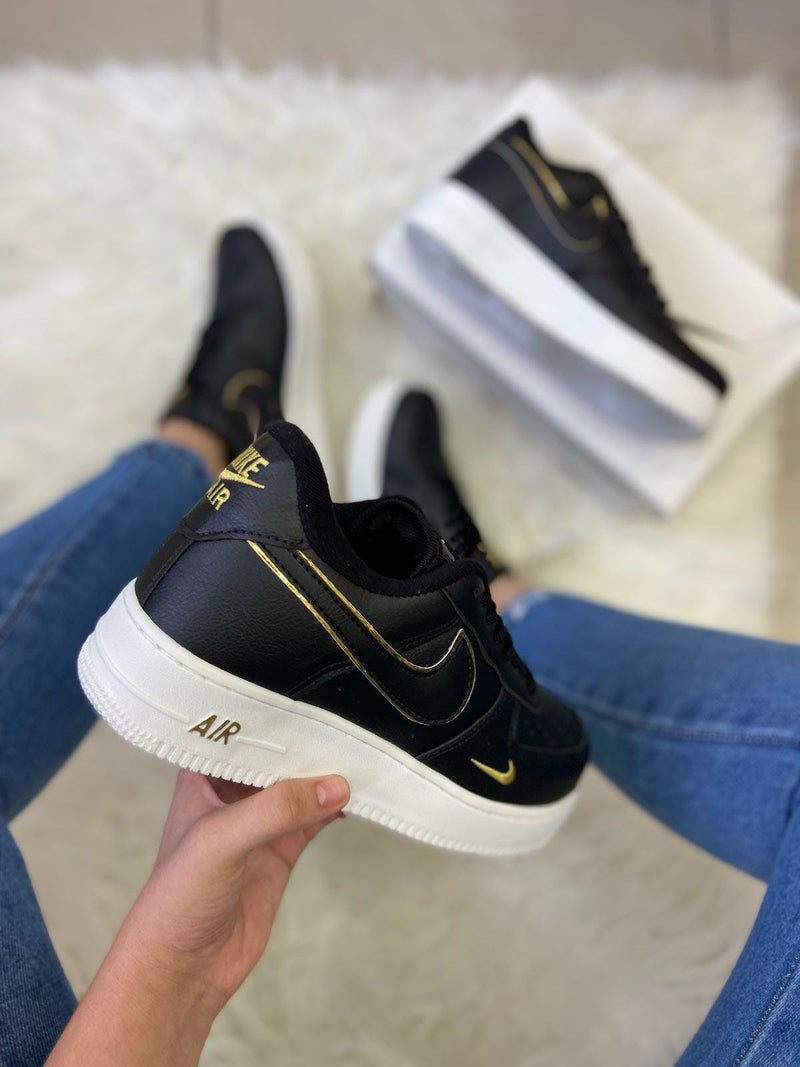 Nike AIR FORCE DOURADO
