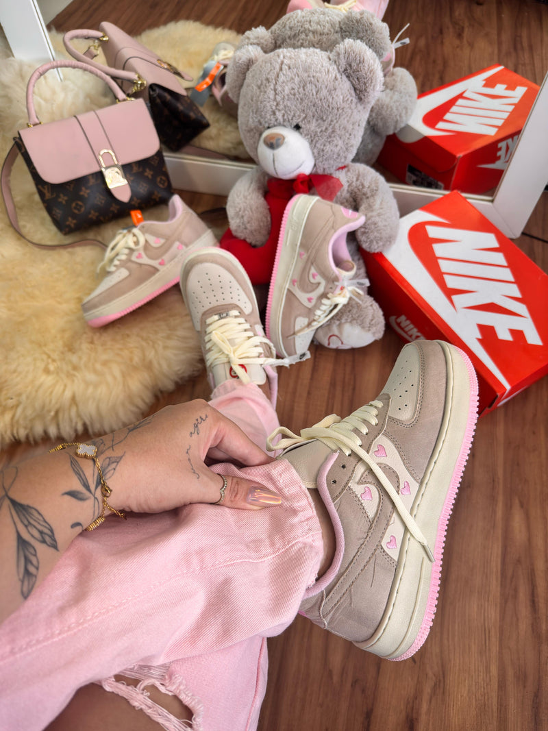 Nike AIR FORCE LOVE