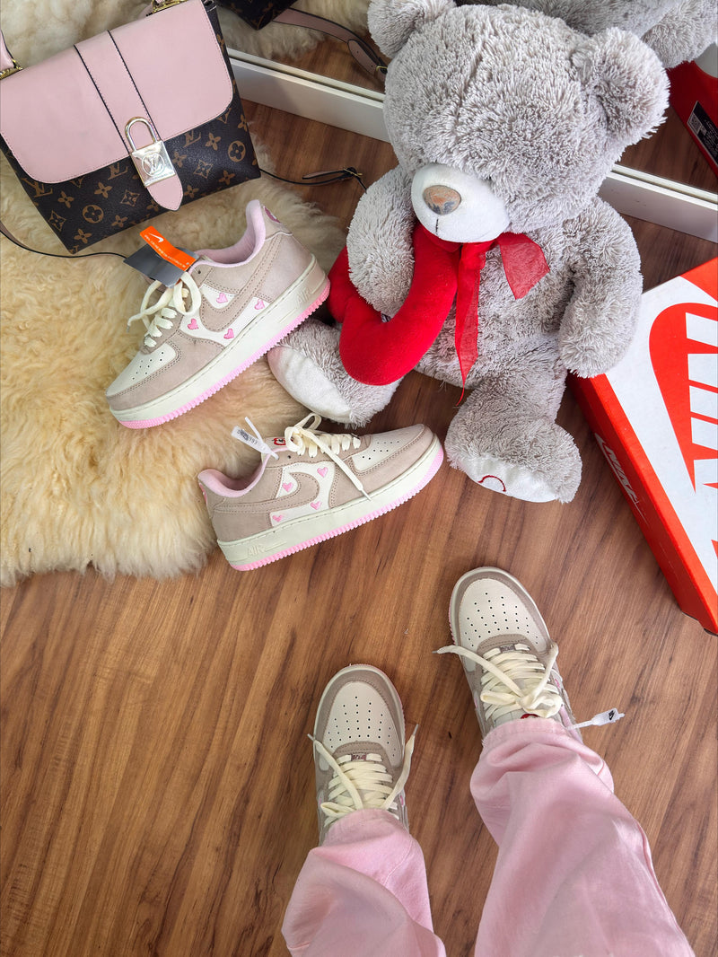 Nike AIR FORCE LOVE