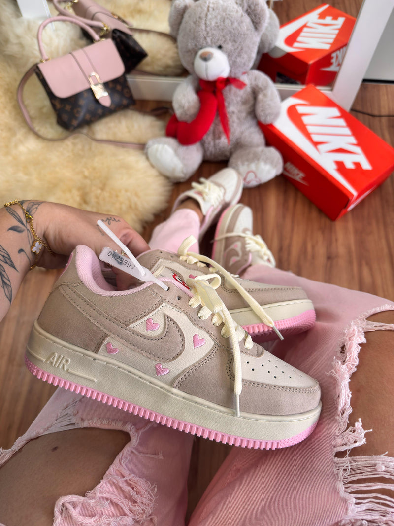 Nike AIR FORCE LOVE