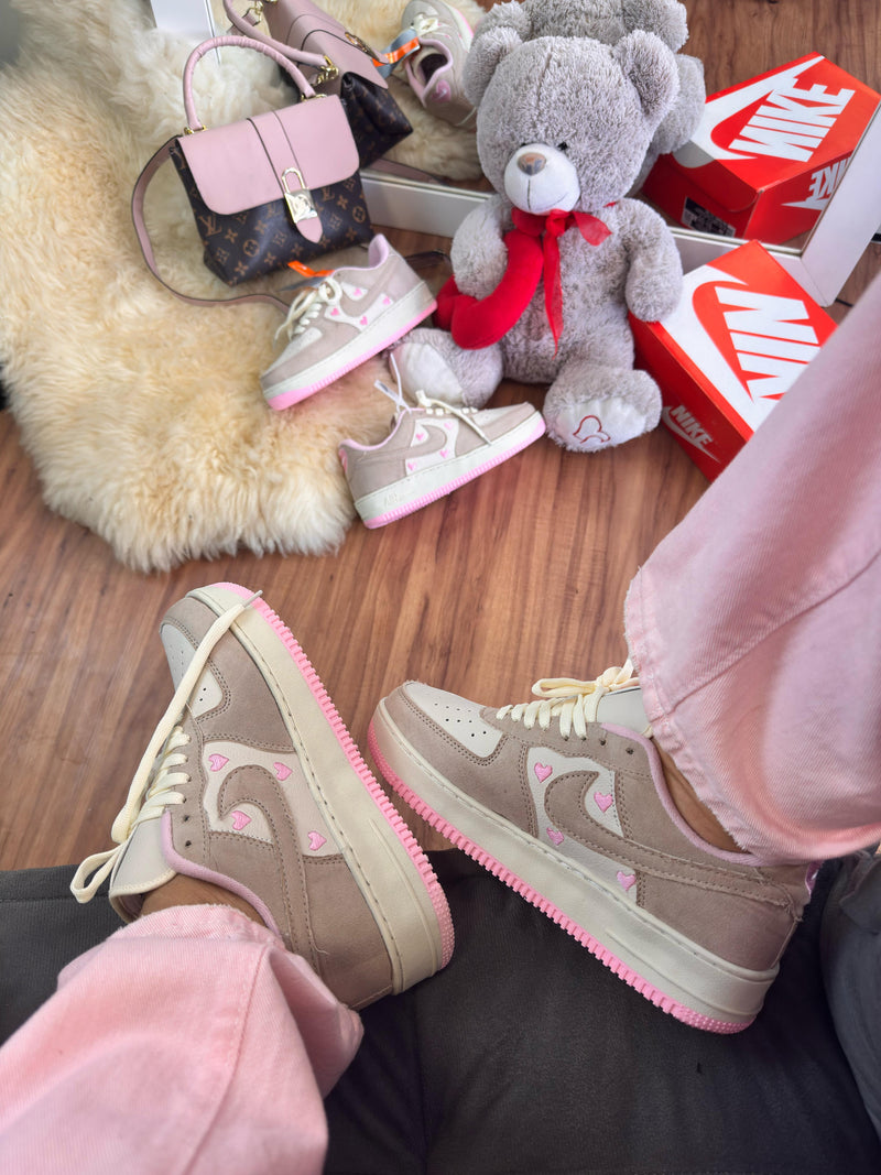Nike AIR FORCE LOVE